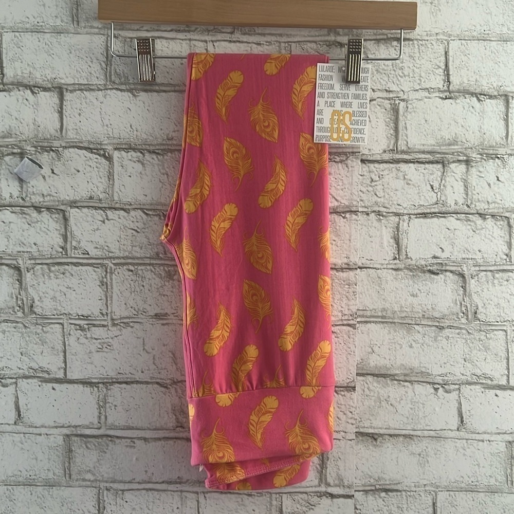 NEW!!! Pink Feather Leggings size OS LuLaRoe  one size butter yellow feathers